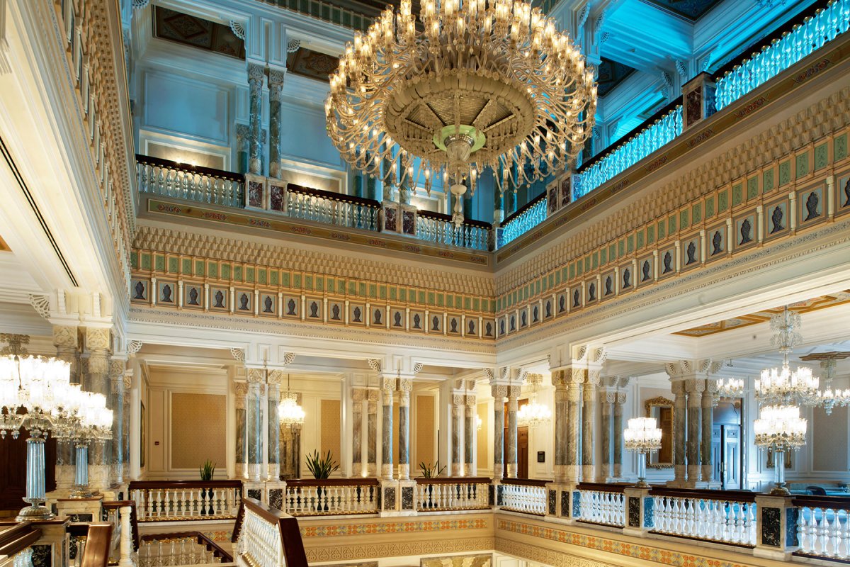 EADL redesigned the Ciragan Palace, the only Ottoman Imperial Palace and hotel on the Bosphorus.
The hotel is the ultimate luxury of a genuine Ottoman Palace hotel in Istanbul. With a total of 310 rooms, Çıragan Palace Kempinski Istanbul is regarded as the city’s most distinguished high profile extravagant hotel catering for exclusive wedding and social events. The Group was instrumental in this project since inception to completion and was responsible for the interior concepts, project management and procurement.